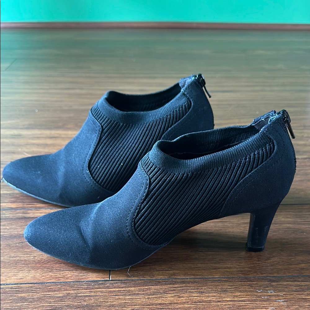 👢👢EUC Life Stride “Gia” Black Ankle Boots with Stretch Knit👢👢